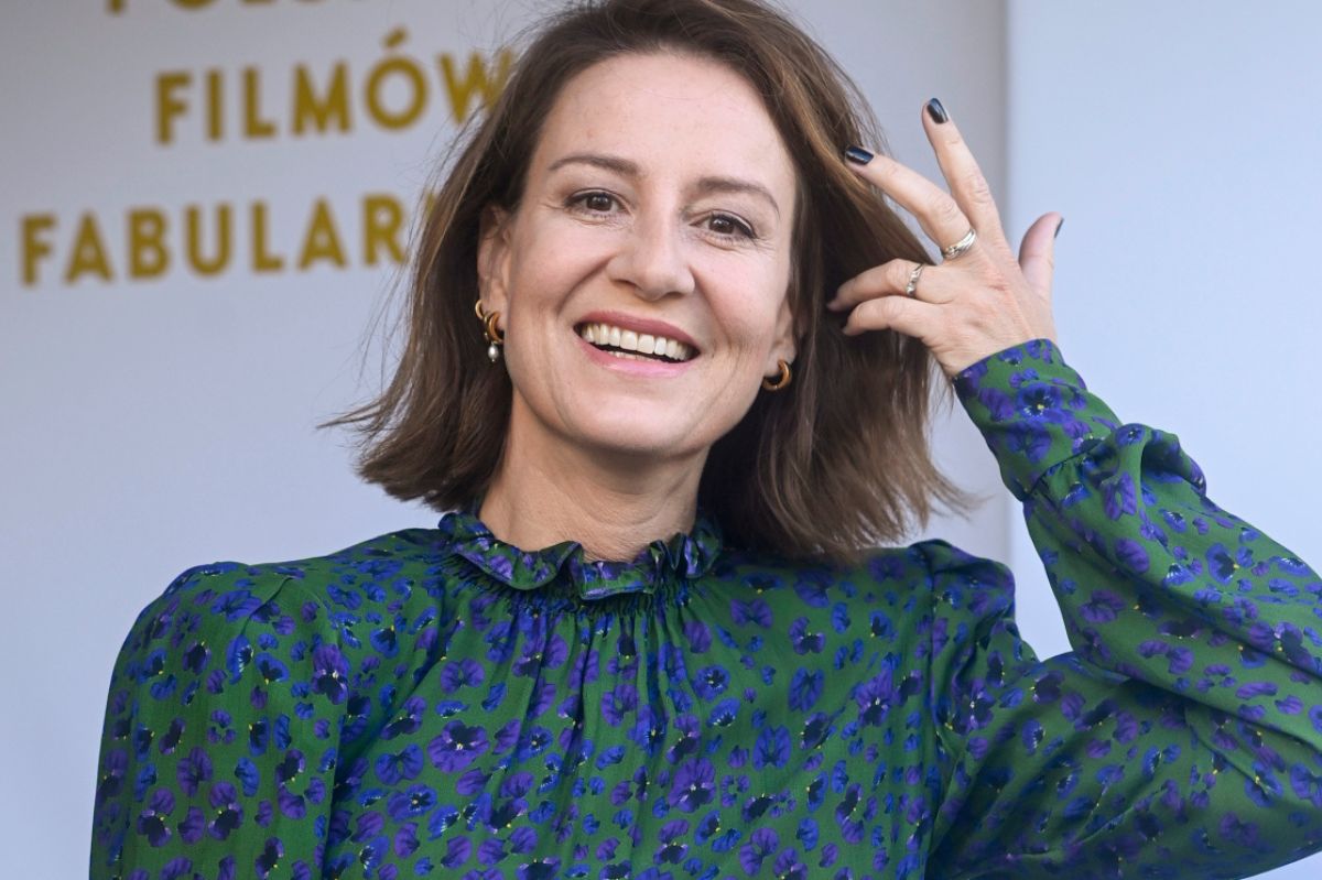 Maja Ostaszewska na Festiwalu Filmowym w Gdyni. Wybrała kwiecistą sukienkę midi