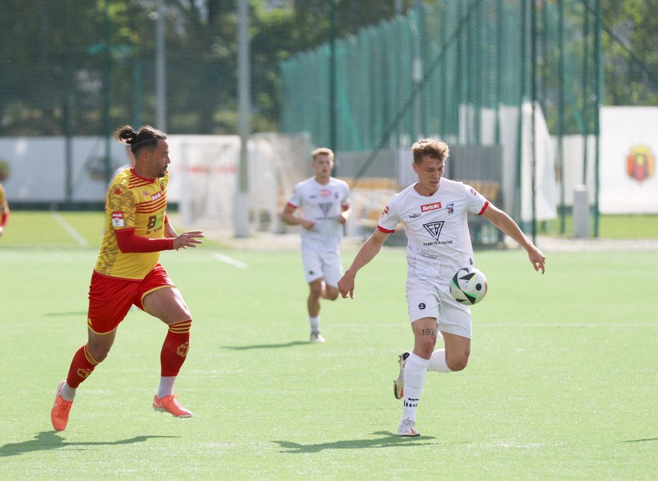 Betclic 3 liga. Broń Radom na wyjeździe zmierzyła się z rezerwami Jagiellonii Białystok