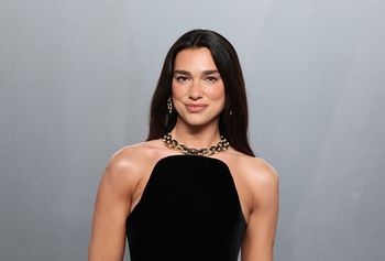 Dua Lipa i Callum Turner świętują na Sycylii. Goście już dotarli