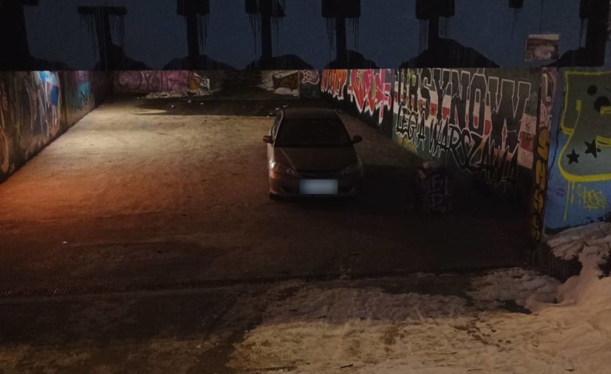 wiadomości,aktualności,WP Wiadomości Po schodach do przejścia podziemnego. Policja weszła mu do mieszkania