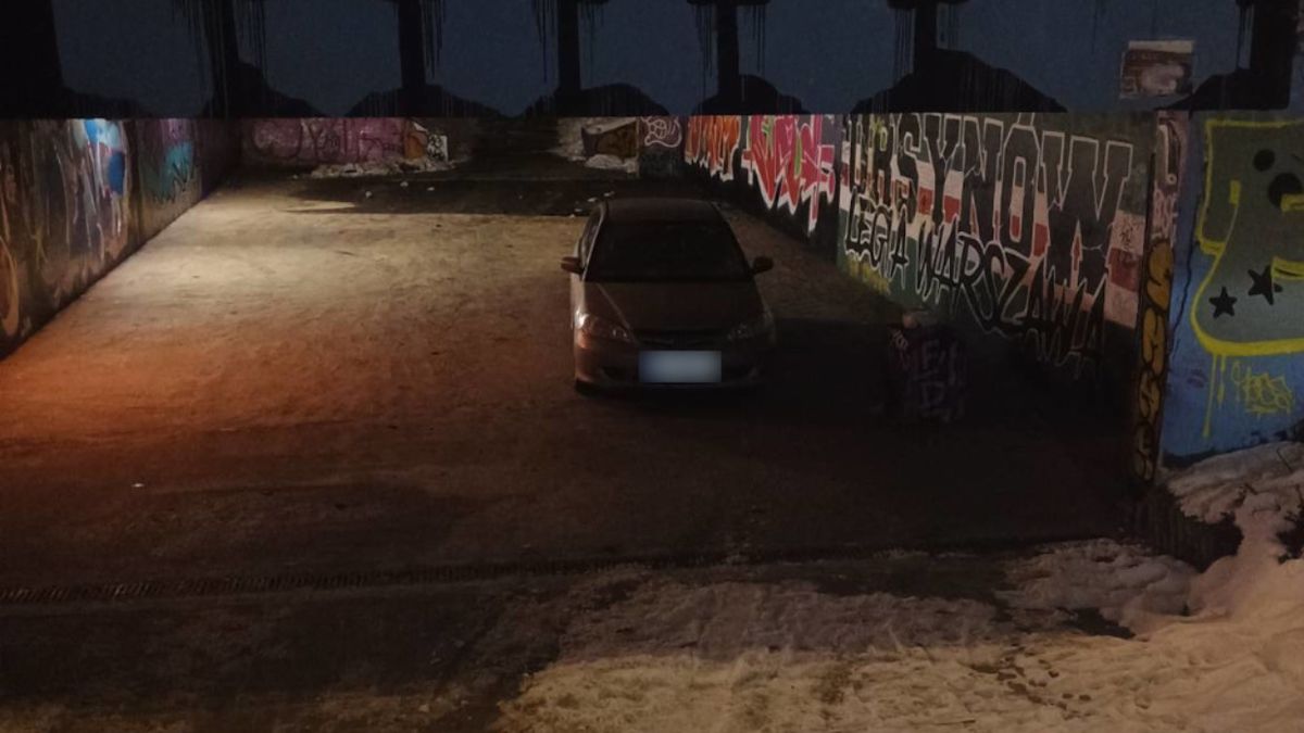 Zaparkował w przejściu podziemnym