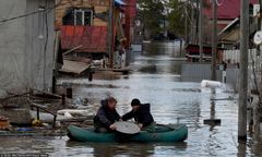 Powódź w Rosji. Poziom wody w rzece Iszym wzrósł w ciągu dnia o 140 cm