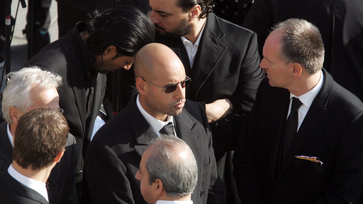 Syn Kaddafiego (na zdjęciu w ciemnych okularac) nie był widziany publicznie od lat. Zdjęcie z 2008 roku