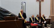Biskup został zaliczony w poczet rycerzy. Uroczysta ceremonia