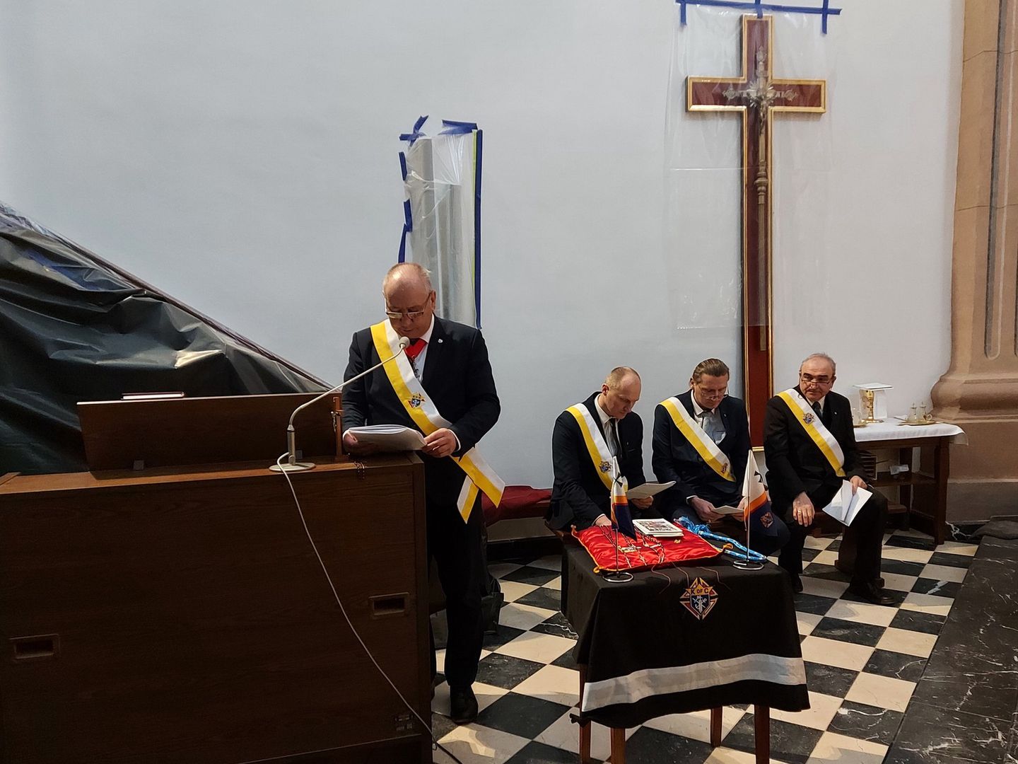 Biskup został zaliczony w poczet rycerzy. Uroczysta ceremonia