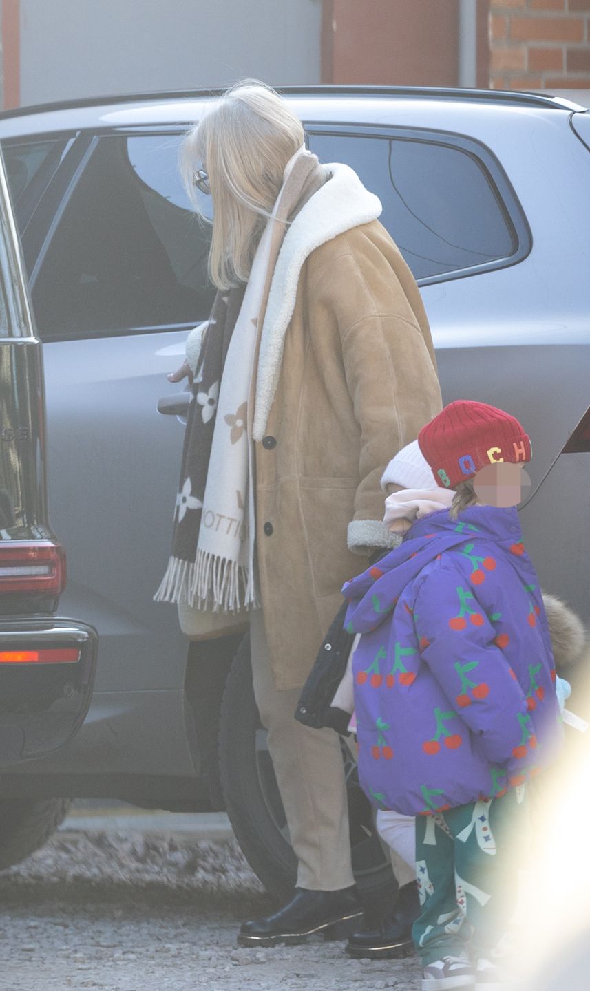 Mama Anny Lewandowskiej opiekuje się wnuczkami