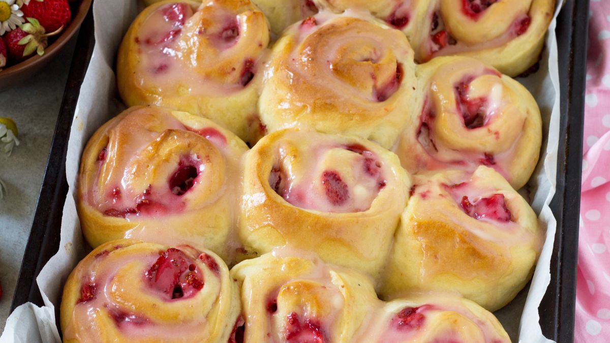 Drożdżówki z truskawkami