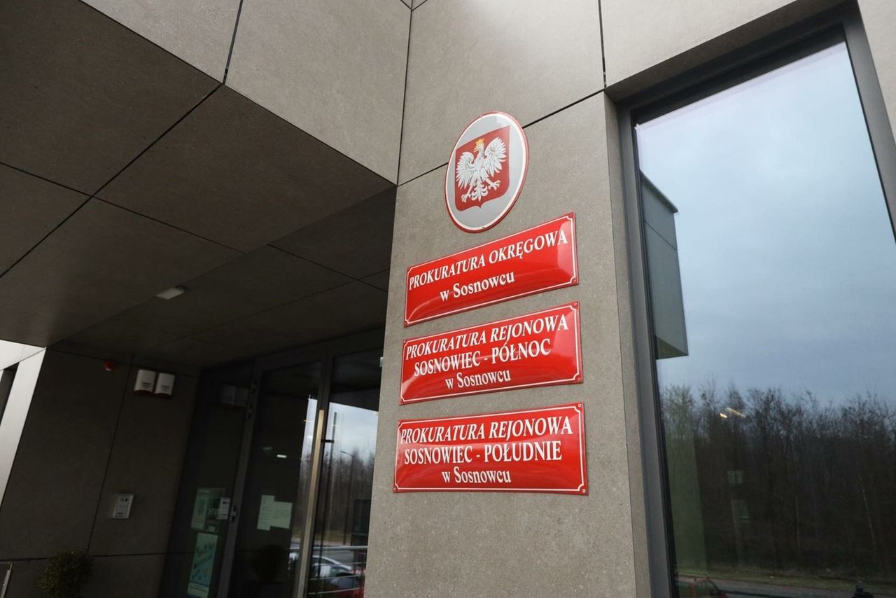Urzędnicy współpracowali z przestępcami.  Państwo straciło ponad 600 tysięcy zł. Są zarzuty w sprawie nielegalnej produkcji papierosów