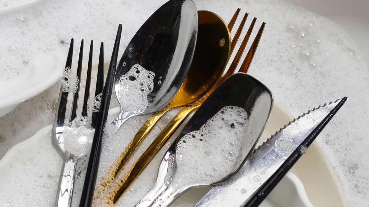 Jak wyczyścić sztućce?