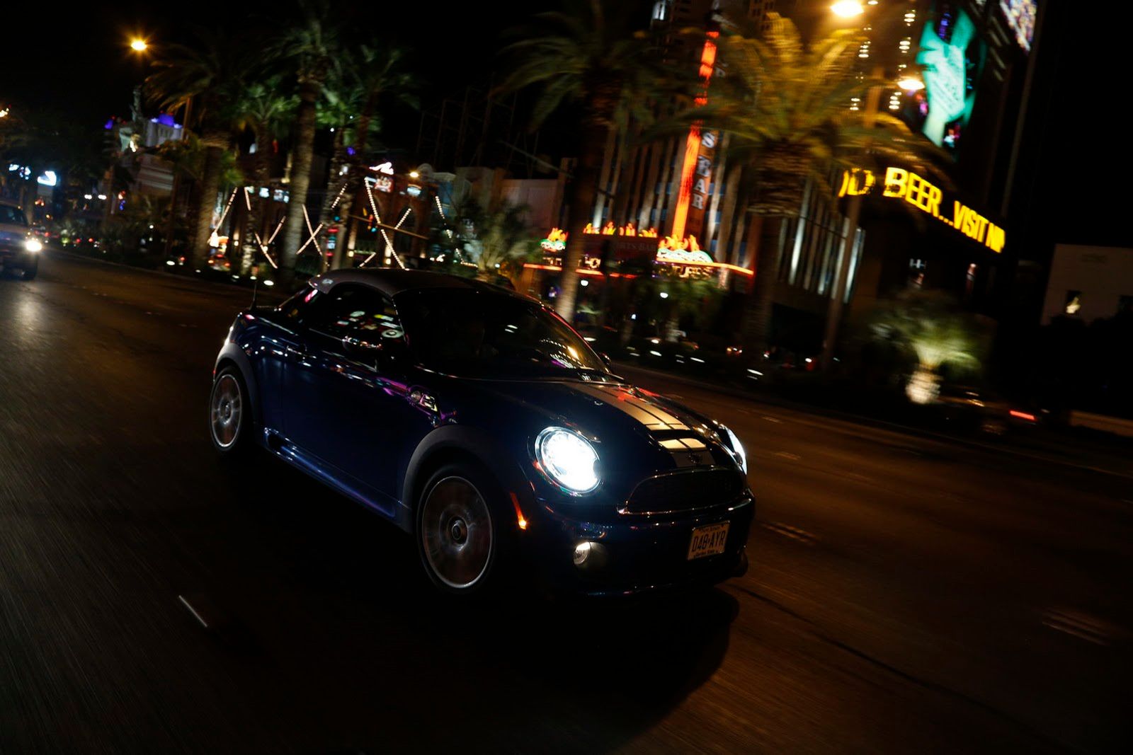 Galeria Mini jako celebracja sprzedaży półmilionowego egzemplarza w USA 236