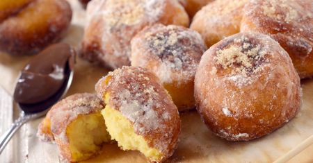 Te pyszne i puszyste pączki zrobisz w mig. Bez czekania i wyrastania ciasta