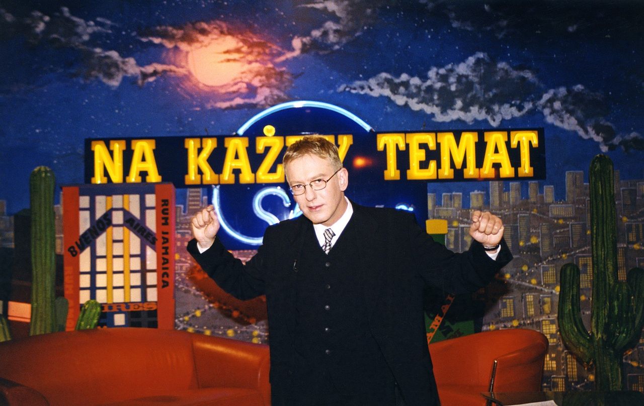 Pamiętacie kultowy program "Na każdy temat"? Mariusz Szczygieł był jego gwiazdą. A co dzisiaj porabia?