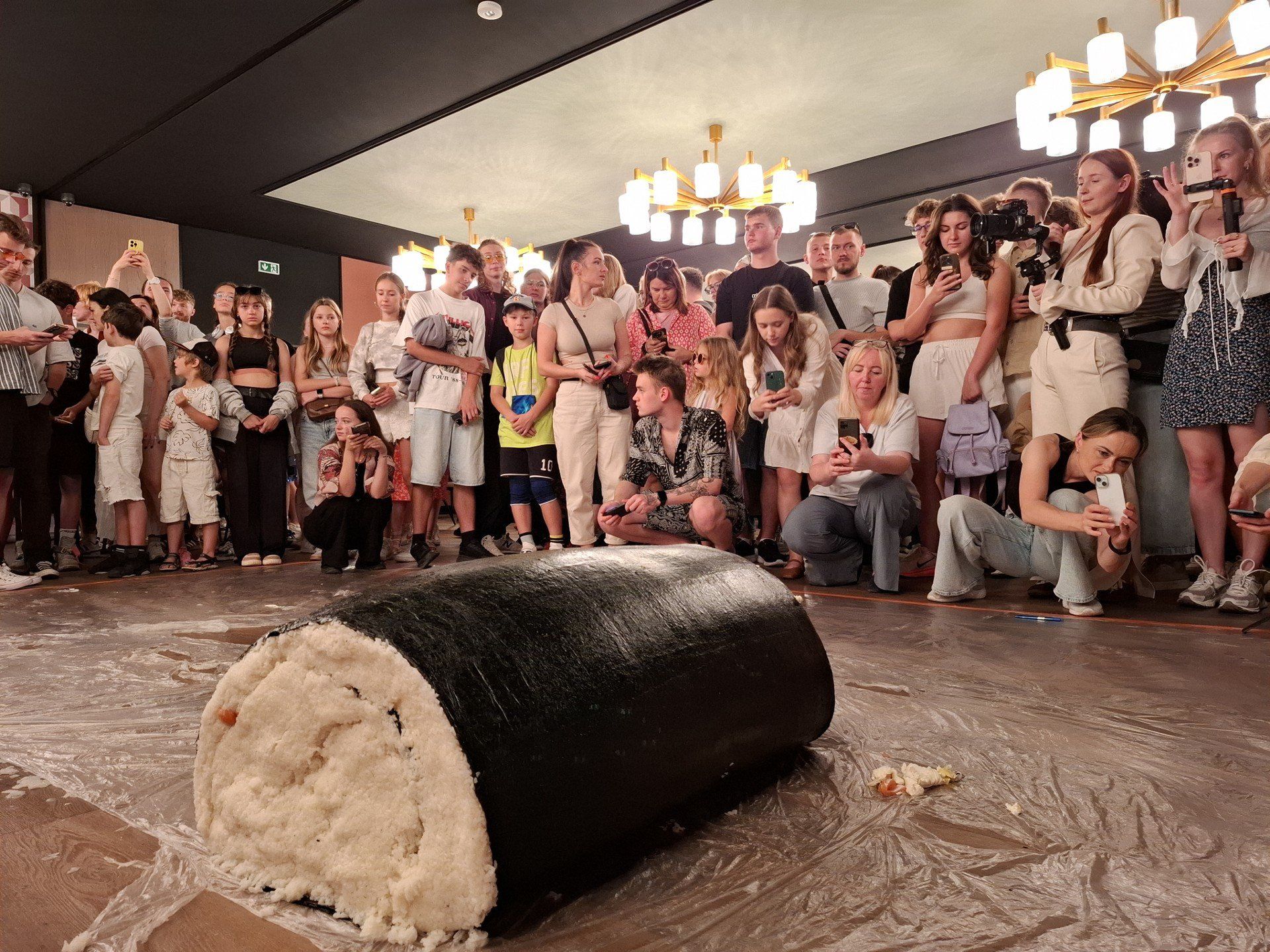 21.09.2025 r. Rekord Polski, największa rolka sushi, najgrubsza rolka sushi, Kraków, kucharze, sushi,