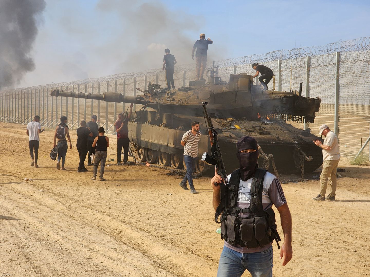 GAZA CITY, GAZA - OCTOBER 07: Hamas' armed wing, the Izz ad-Din al-Qassam Brigades destroy a tank of Israeli forces in Gaza City, Gaza on October 07, 2023. (Photo by Hani Alshaer/Anadolu Agency via Getty Images)