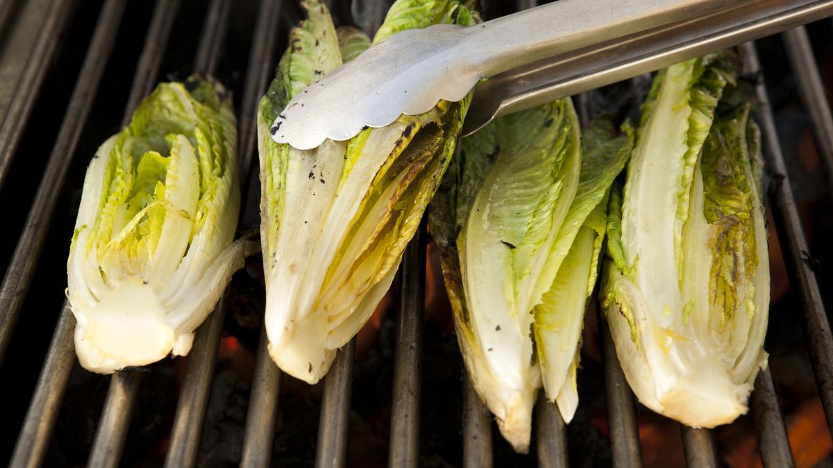 Przepis na grillowaną sałatę rzymską 