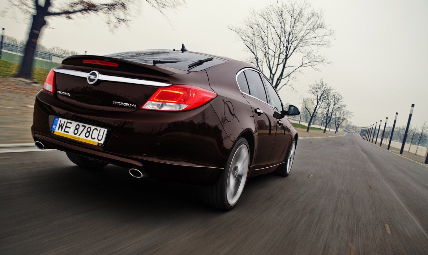 W insigniach dominują diesle. Ciekawą opcją są warianty Bi-Turbo.