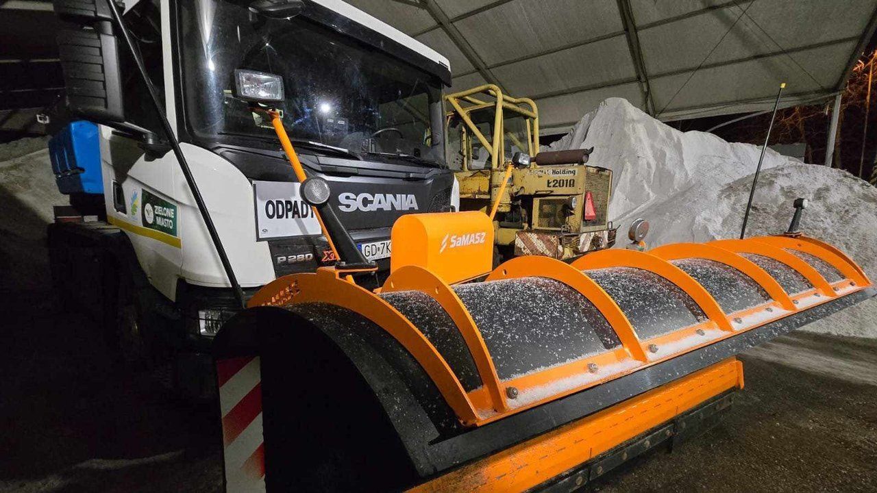 Wałbrzych: Atak zimy. Na ulice wyjeżdżają wszystkie pługosolarki MZUK