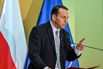 "Muszą zrozumieć". Sikorski o negocjacjach z Rosją i demonstracji siły