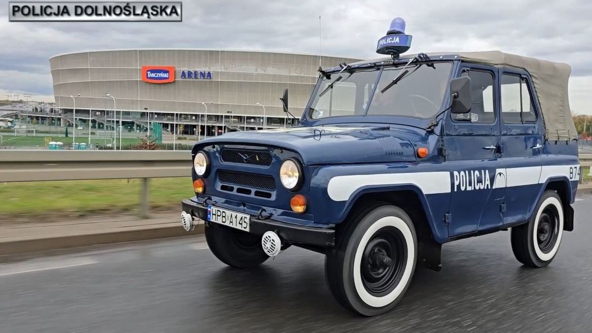 Policyjny UAZ 469B 