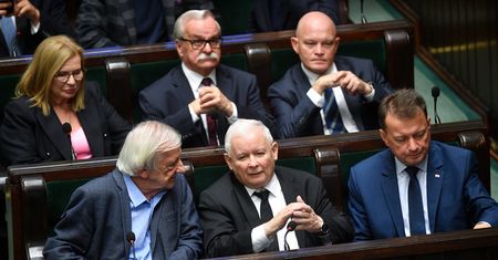 Zapytali o afery PiS. Polacy mocno podzieleni