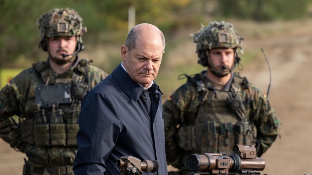 Chancellor Scholz Visits Bundeswehr Army Training Center
BERGEN, GERMANY - OCTOBER 17: German Chancellor Olaf Scholz looks at a machine gun during his visite of the Bundeswehr army training center in Ostenholz on October 17, 2022 near Hodenhagen, Germany. Scholz has vowed to modernize Germany's armed forces with a special EUR 100 billion budget following Russia's military invasion of Ukraine. (Photo by David Hecker/Getty Images)
David Hecker