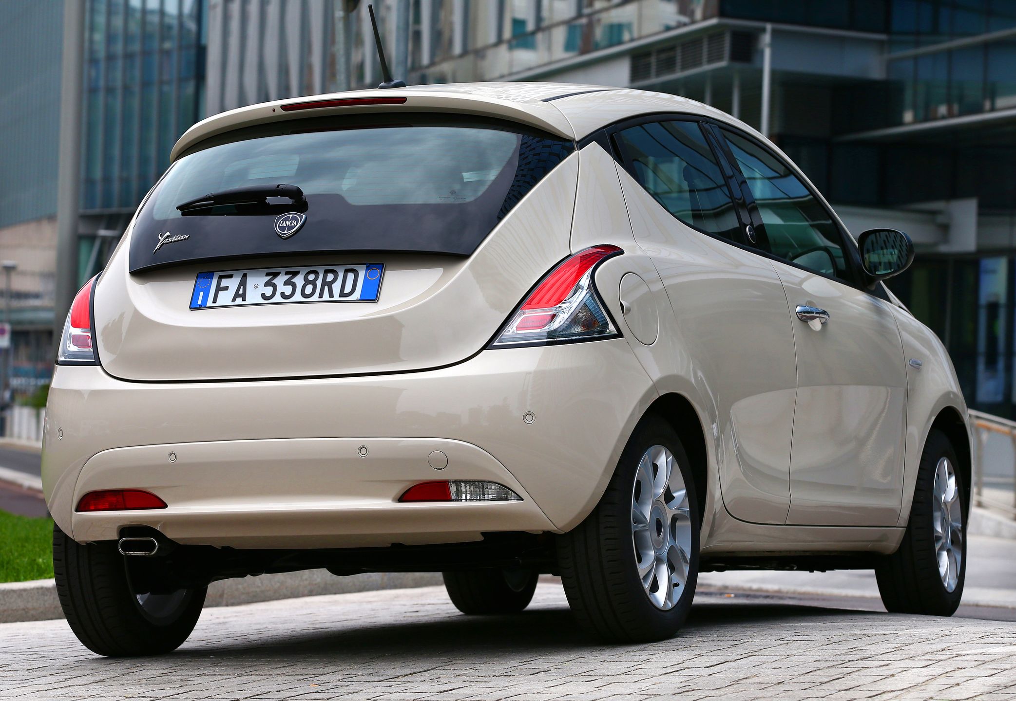 Lancia Ypsilon 13