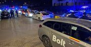 Warszawa: Policja sprawdzała przewozy na aplikację. Trzech cudzoziemców z decyzją o wydaleniu