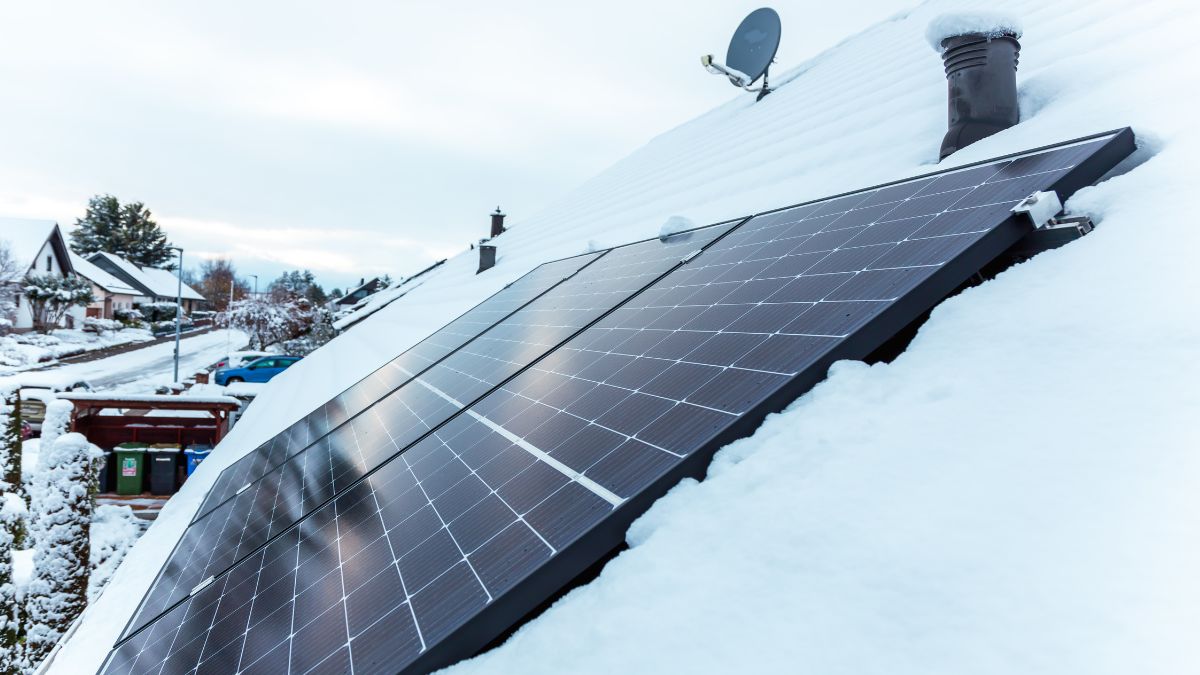 Czy odśnieżanie fotowoltaiki ma sens?