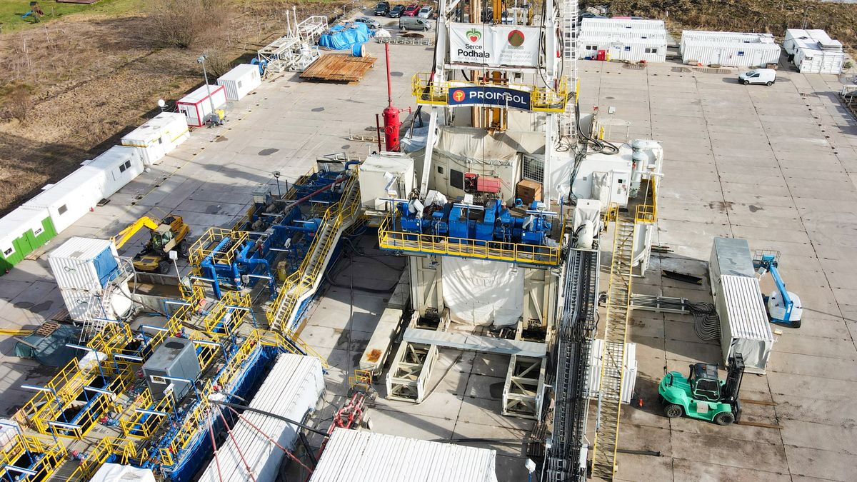 odwiert
Grzegorz Momot
geotermalny, odwiert, widok, wiercenie, z drona, 7 kilometr�w, dr��enie, geotermalne, g��boki, kilometry, odcinek, ostatni