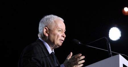 Afera mailowa. Jak Polacy oceniają działania Kaczyńskiego? Najnowszy sondaż