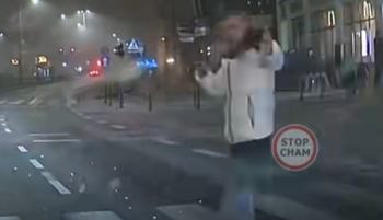 Miał czerwone. Spójrzcie, co zrobił pieszy, gdy usłyszał klakson