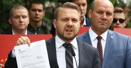 Pożar chemikaliów. Wiceminister zaskakuje: "Nie było zagrożenia"