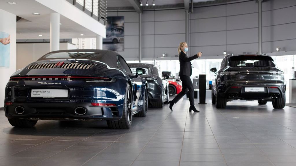 Na rynku gaśnie popyt na samochody, ale Porshe ma się coraz lepiej