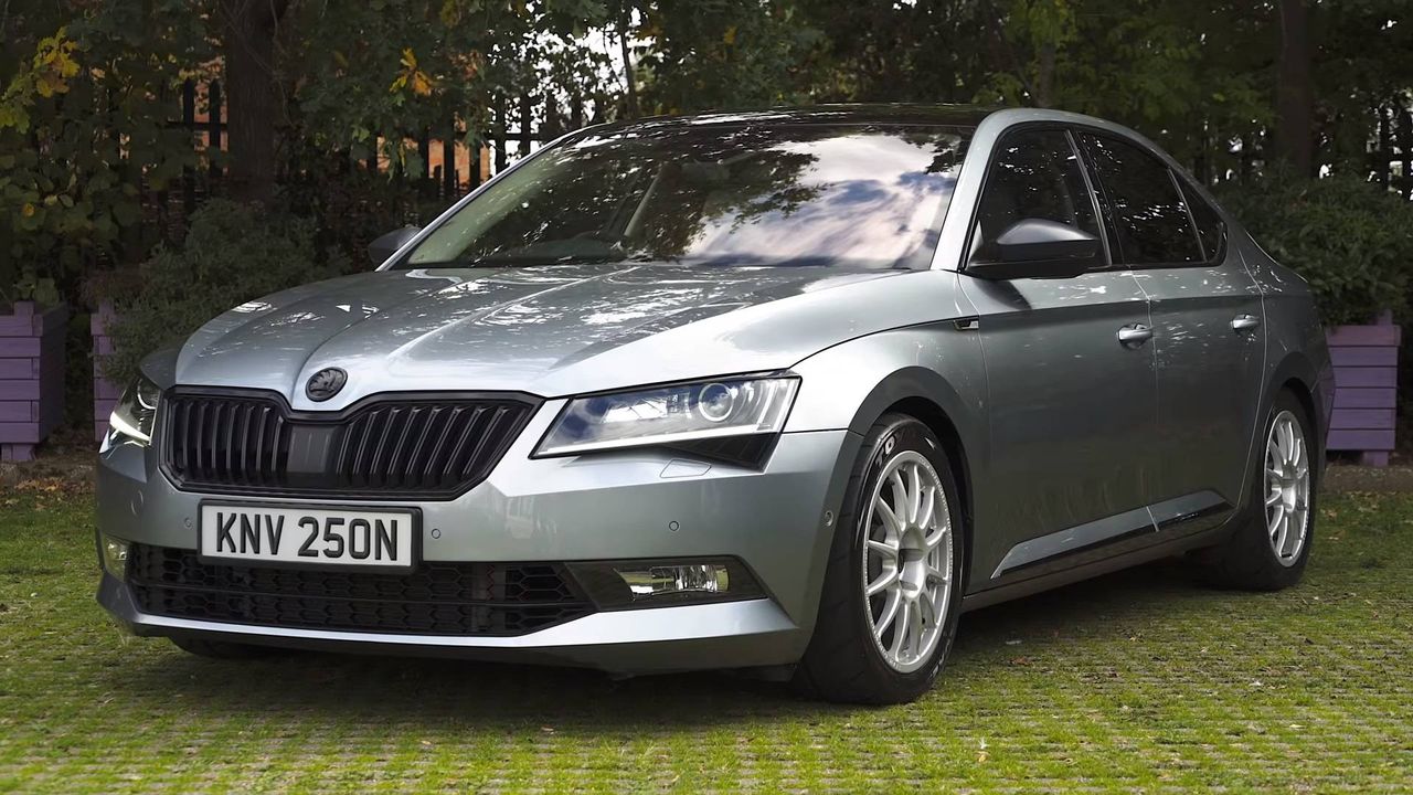 Škoda Superb o mocy 560 KM. Jest szybsza niż BMW M5