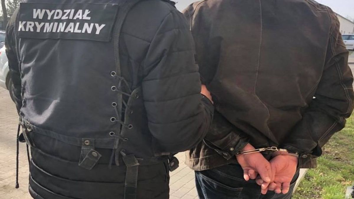 Funkcjonariusze CBŚ i KMP w Słupsku zatrzymali 15-latka i jego 50-letniego ojca
