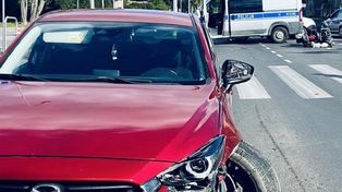 Słupsk: Osobówka uderzyła w motocyklistę. 49-latek trafił do szpitala