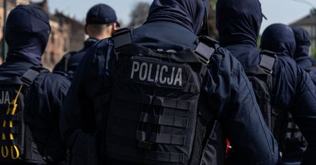 Obława policji w centrum Warszawy. W samochodzie była gigantyczna suma
