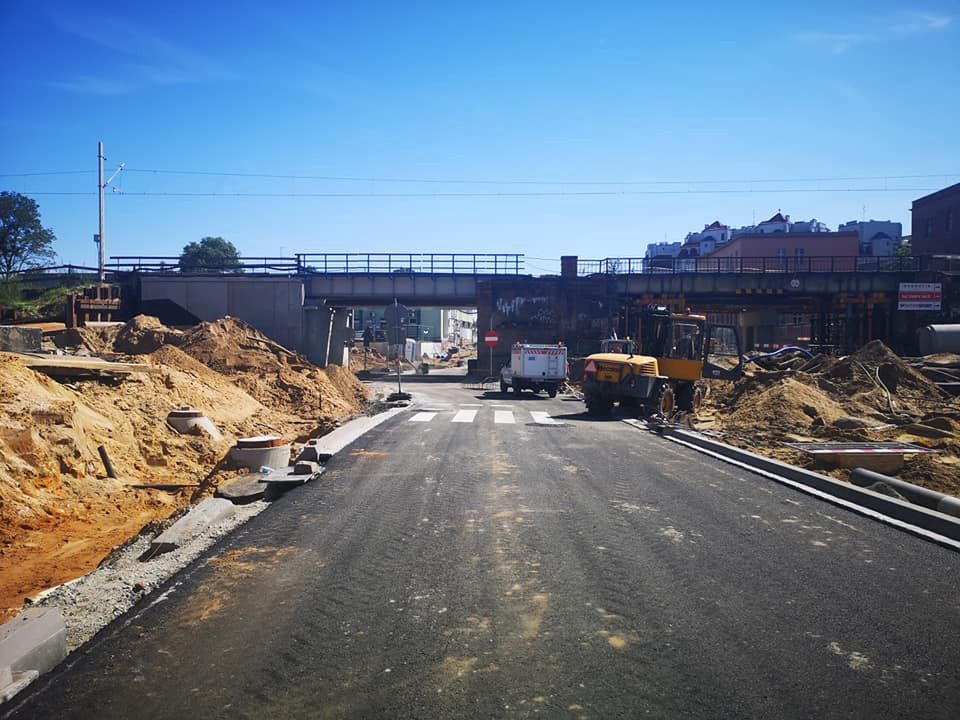 Wrocław. Ul. Długa w kierunku Kozanowa już przejezdna. Długo wyczekiwany moment