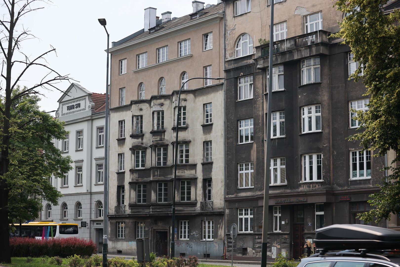 Kolejna elewacja do odnowienia - przy al. Krasińskiego 18. Remont ma objąć elewację od parteru do trzeciego piętra włącznie