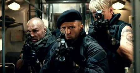 Mocna dawka testosteronu i plejada gwiazd. Polsat dziś przypomni kultowy film akcji, nie przegap!