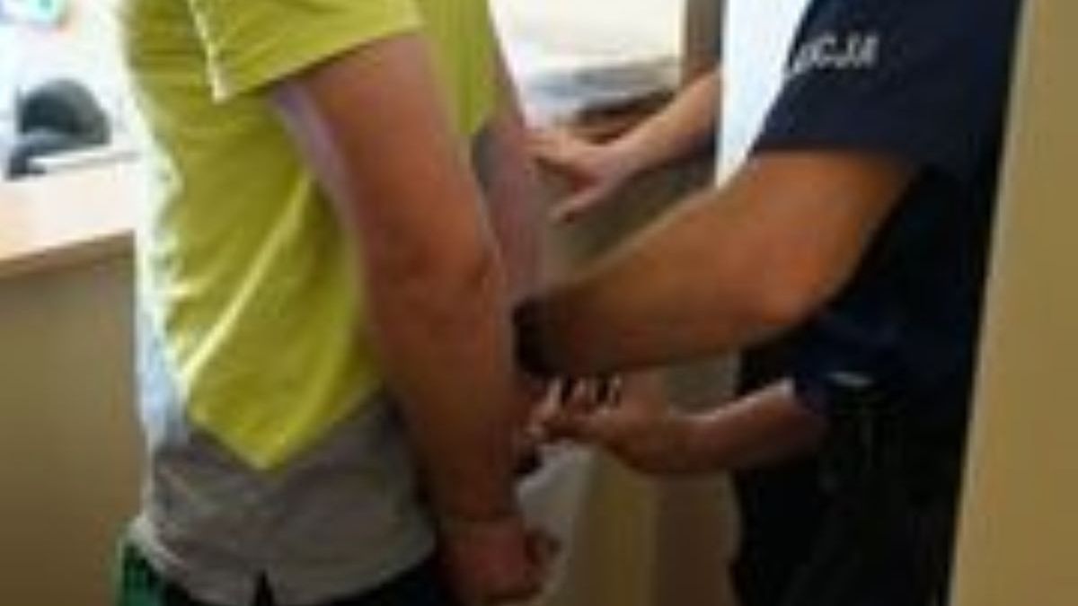 18-latek próbował ukraść skarbonę z kościoła. Został złapany