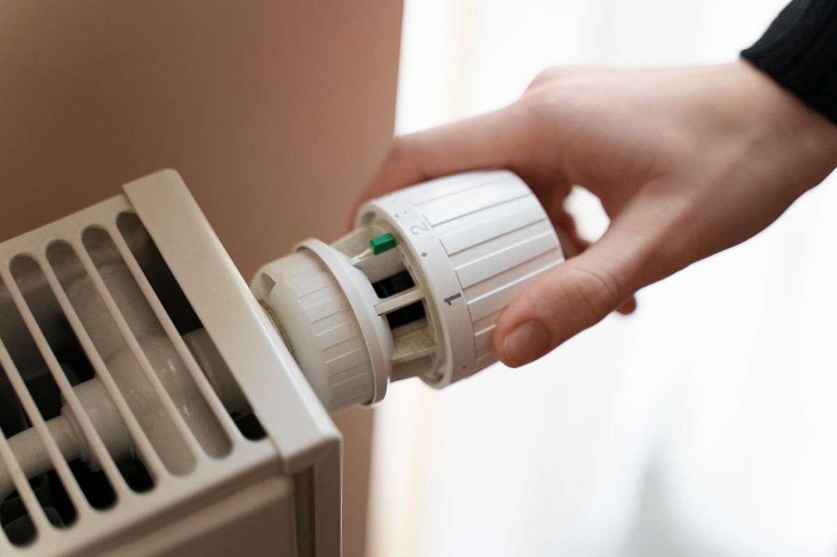 Saving more by heating less. The surprising cost of overusing your radiator