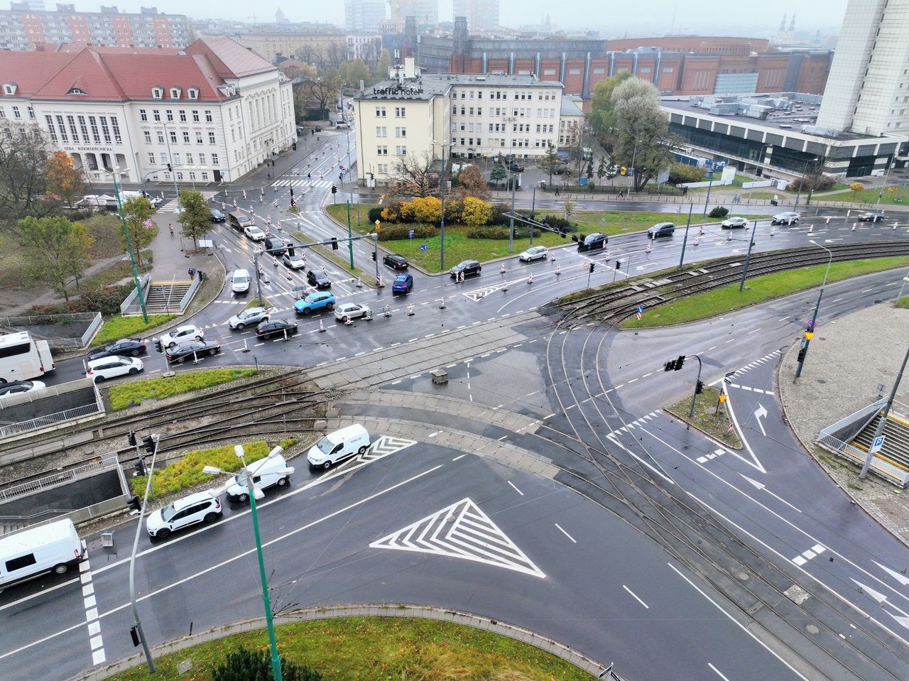 Poznań: Ruszyły dwa wielkie remonty. Gdzie są robotnicy?