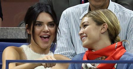 Recepta na sukces według Kendall Jenner: "Róbcie przysiady, jedzcie warzywa, pozujcie w bieliźnie"