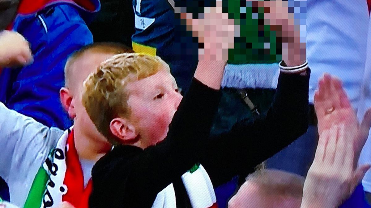 Młody kibic Legii "gwiazdą" internetu