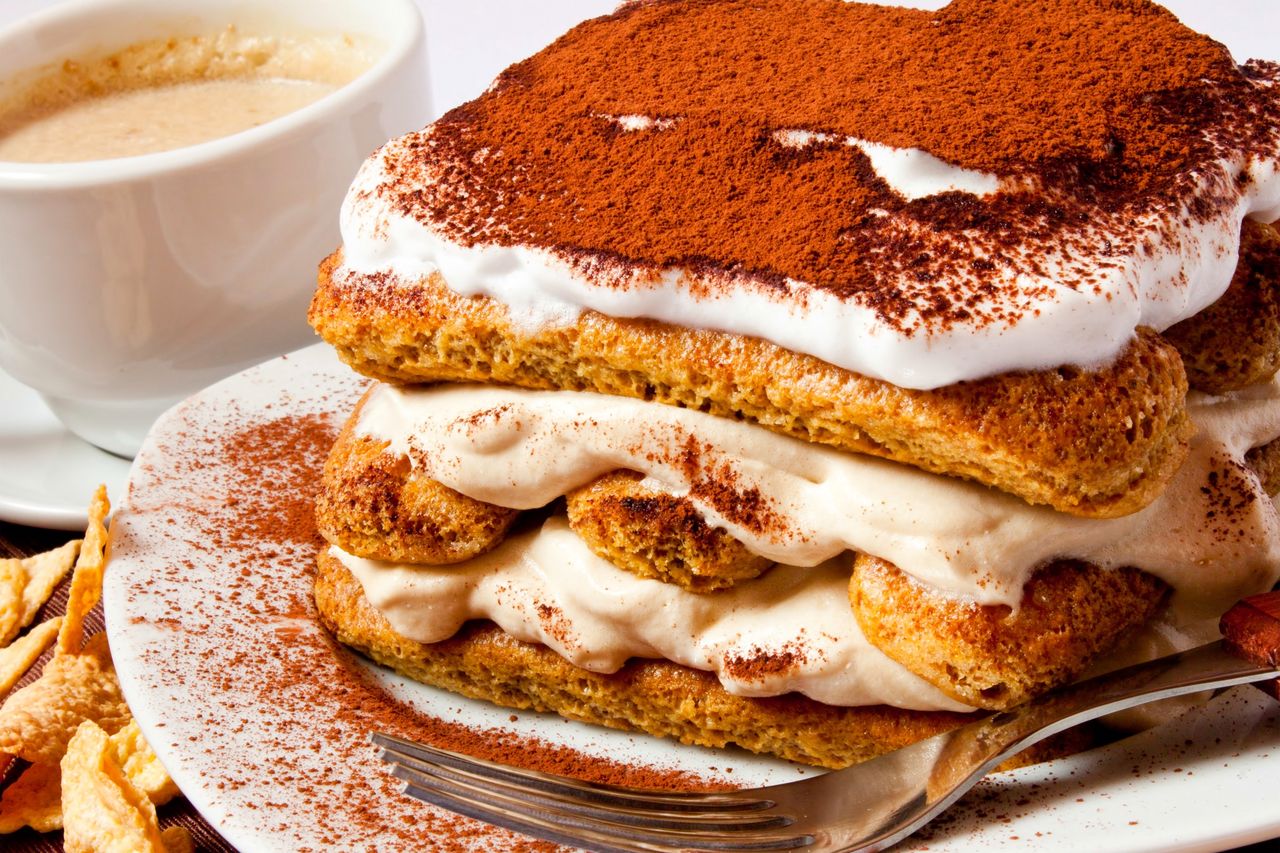 Tradycyjne tiramisu krok po kroku. Przepis na włoski deser