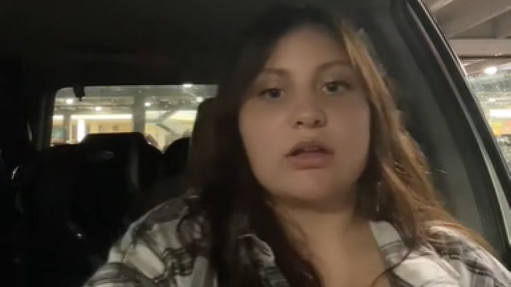 Kobieta została skrytykowana za karmienie dziecka w swoim samochodzie 