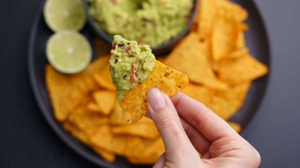 Nachos to popularna przekąska przygotowana ze smażonych lub pieczonych, niedużych kawałków tortilli kukurydzianej.