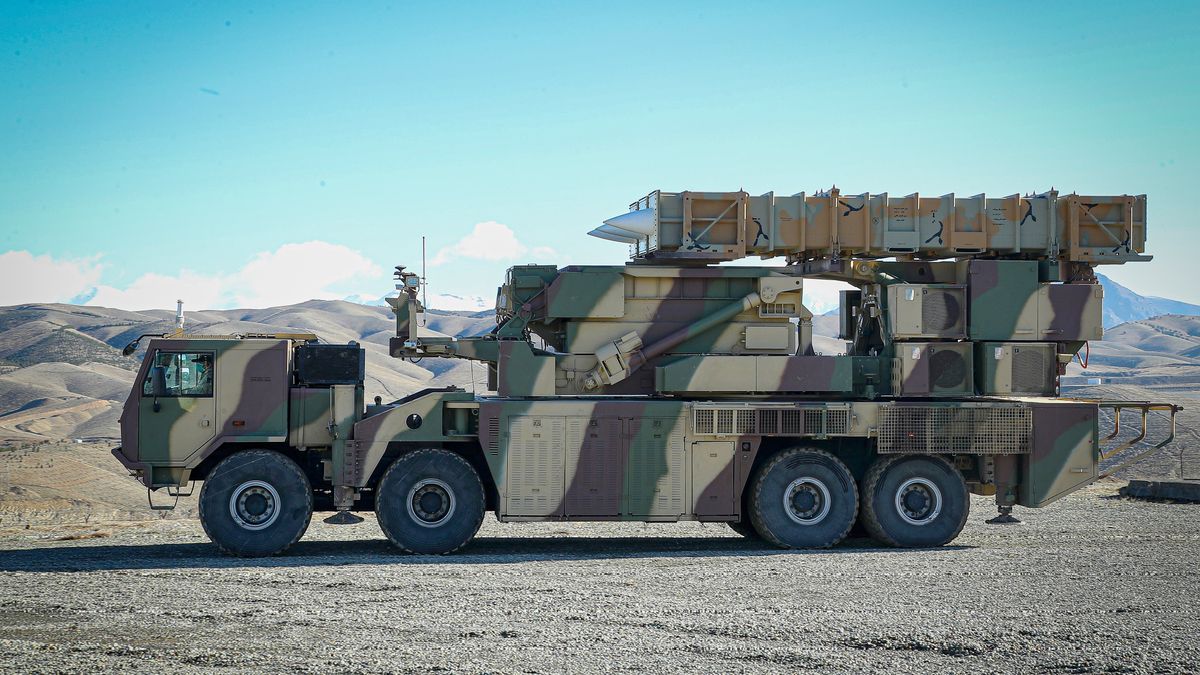 Wyrzutnia systemu Arman w położeniu marszowym