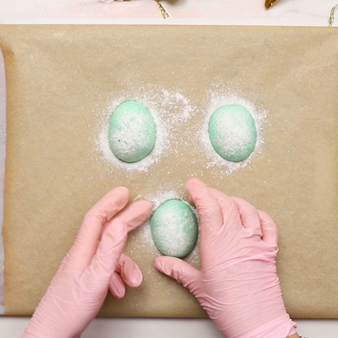 Jajeczna przekąska nabierze blasku dzięki jadalnemu brokatowi